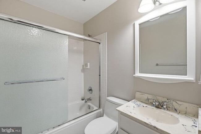 Building Photo - 6924 Mclean Park Manor Ct