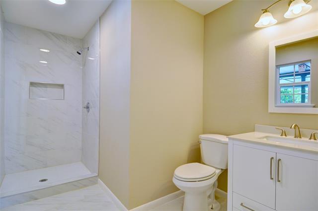 Building Photo - 3700 Jeanette Dr