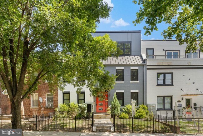 Building Photo - 1417 Staples St NE