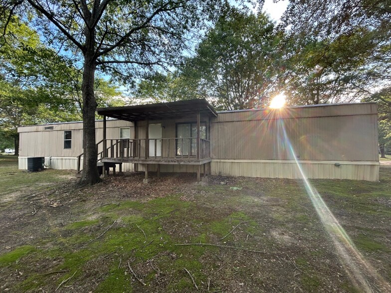 Building Photo - 1048 Clara Ln