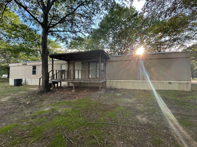 Building Photo - 1048 Clara Ln