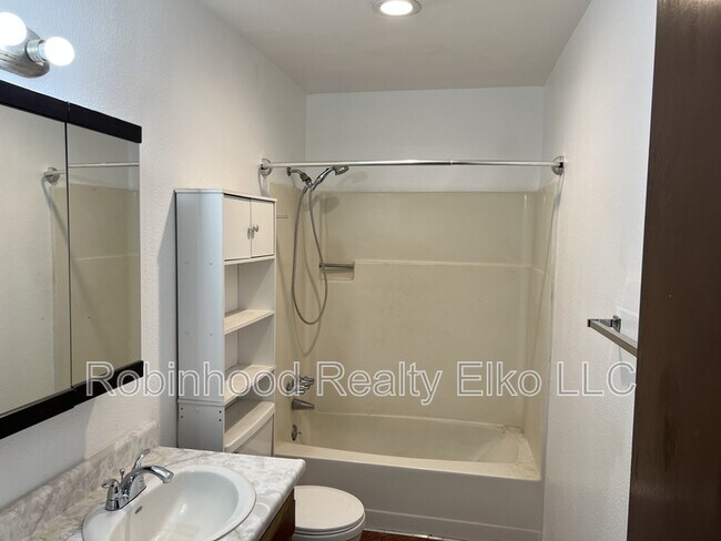 Building Photo - 395 Parkchester Dr