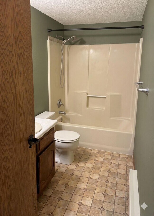 Building Photo - 606 Vilas St