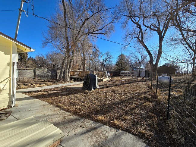 Building Photo - 2 bedroom Home