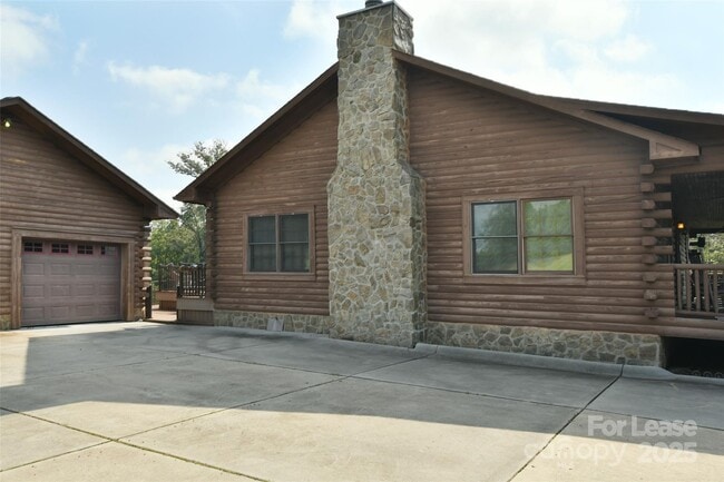 Primary Photo - 187 Rustic Rd