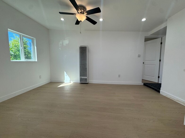 Building Photo - 2669 Clyde Ave