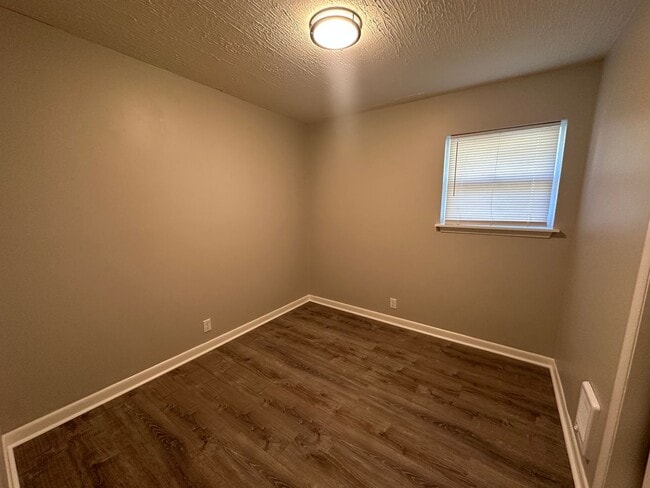 Building Photo - 811 Allen St