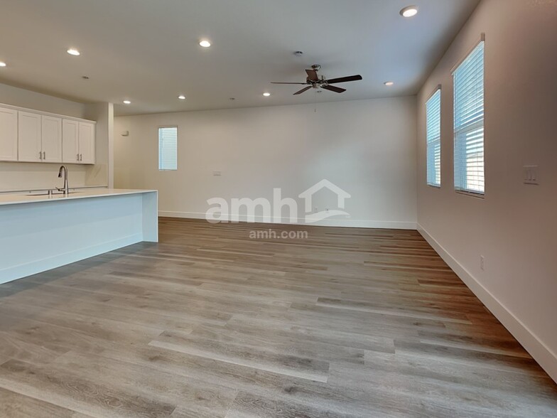 Building Photo - 9247 River Owl Ct