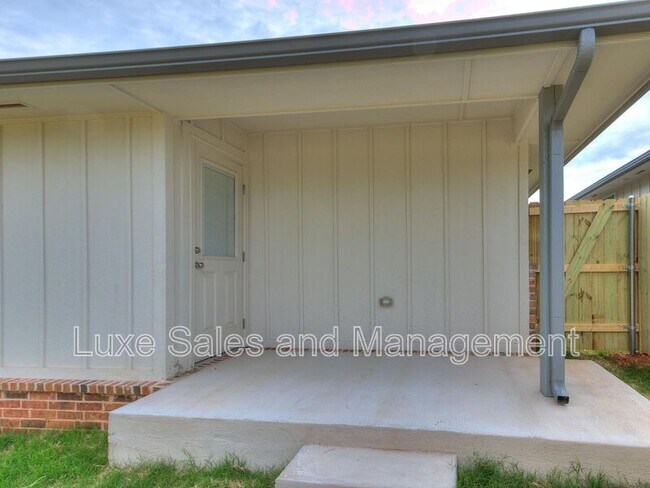 Building Photo - 3801 Franks Wy