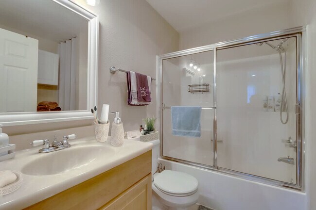 Building Photo - 524 Telegraph Canyon Rd