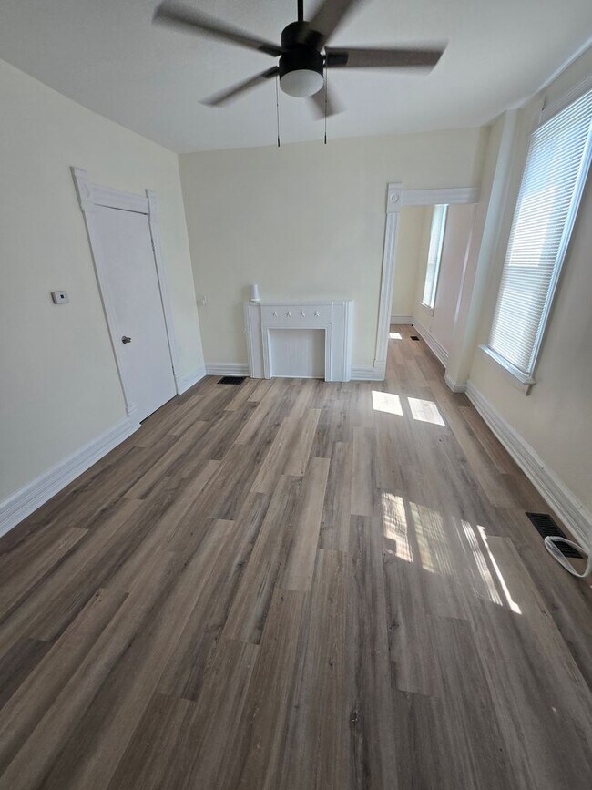 Building Photo - 2 BEDROOM SINGLE FAMILY HOME