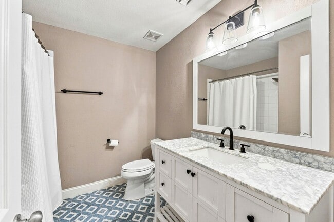 Building Photo - 27730 Geneva Hills Ln