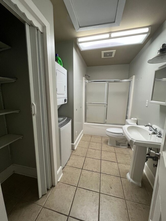 Primary Photo - Studio loft in a Great downtown location