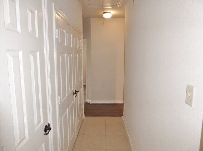 Building Photo - 10225 Wood Fern Ct