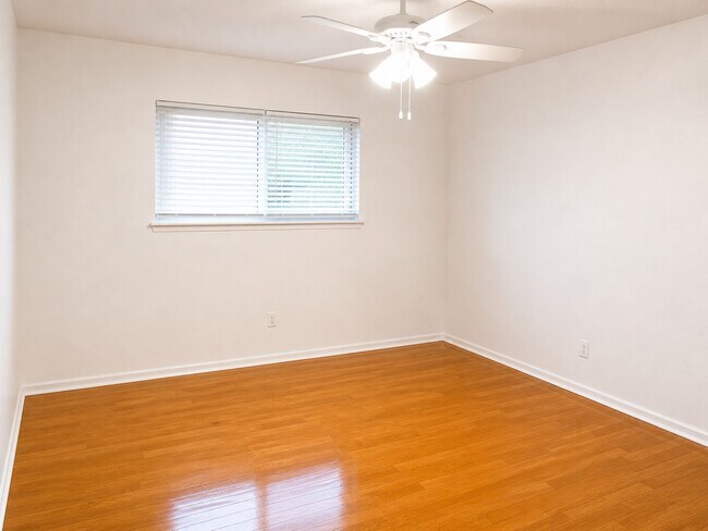 Building Photo - 12913 Trail Hollow Dr