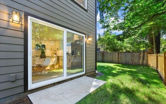 Building Photo - Maple Leaf 2-Bedroom Plus Office
