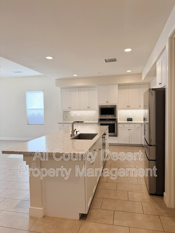 Building Photo - 74565 Tesla Dr
