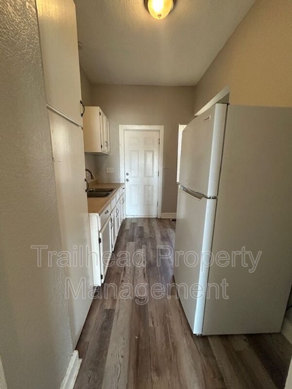 Building Photo - 616 N 10th St