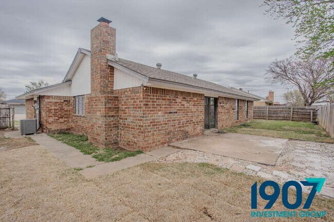Building Photo - Charming Brick Home with Modern Updates and Large Backyard in Moore!