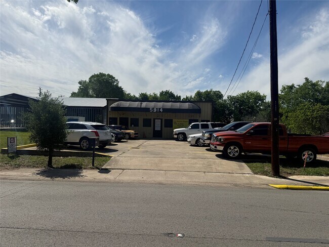 Building Photo - 5914 Cullen Blvd