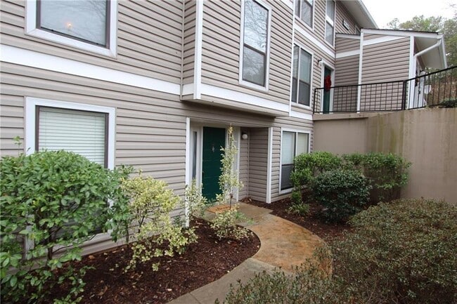 Building Photo - 401 Wynnes Ridge Cir SE