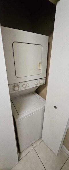 Building Photo - 4767 Via Palm Lakes