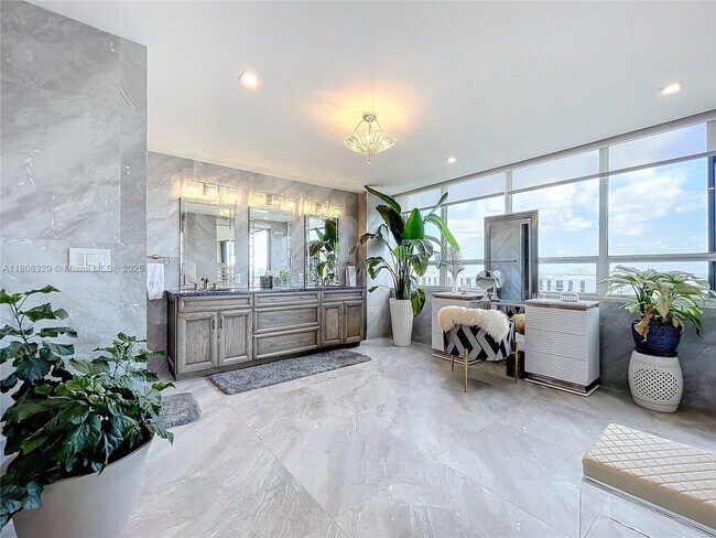 Building Photo - 11113 Biscayne Blvd