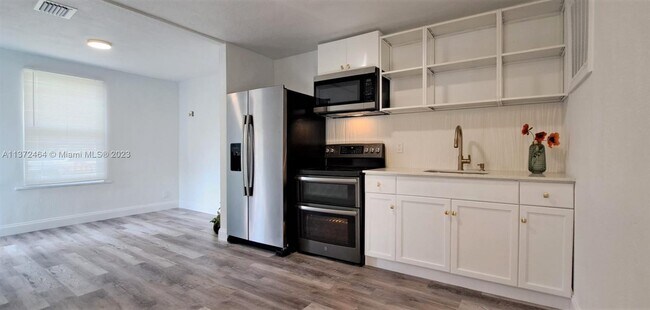 Building Photo - 1090 NW 100th Terrace