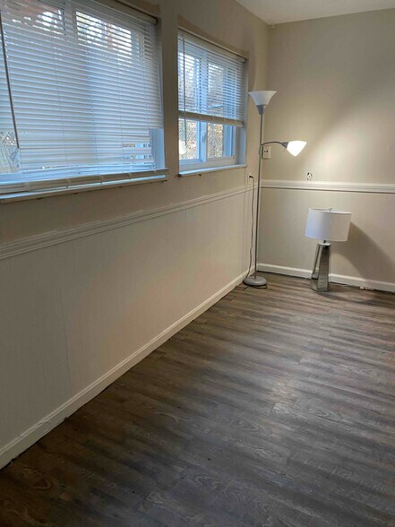 Building Photo - 9008 John Paul Ct