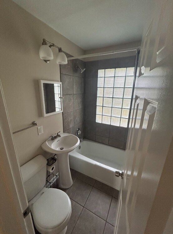 Building Photo - 2245 Pinewood Dr