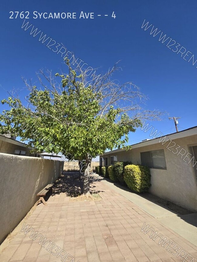 Building Photo - 2762 Sycamore Ave