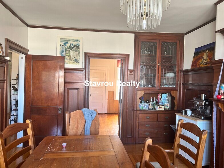 Primary Photo - 1681 Beacon St