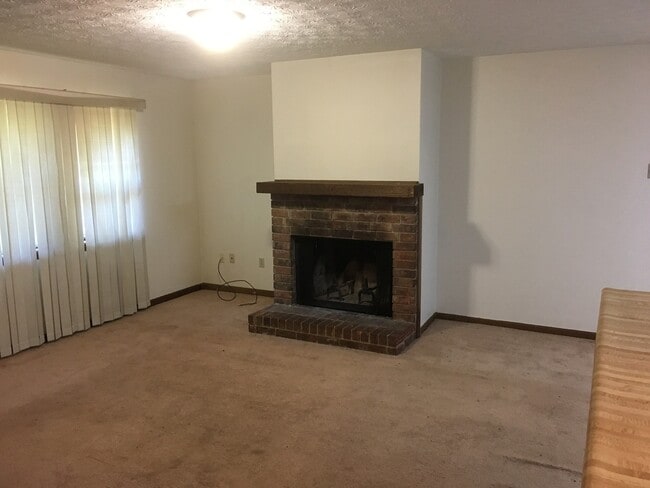 Building Photo - 117-117 Bayberry Ct