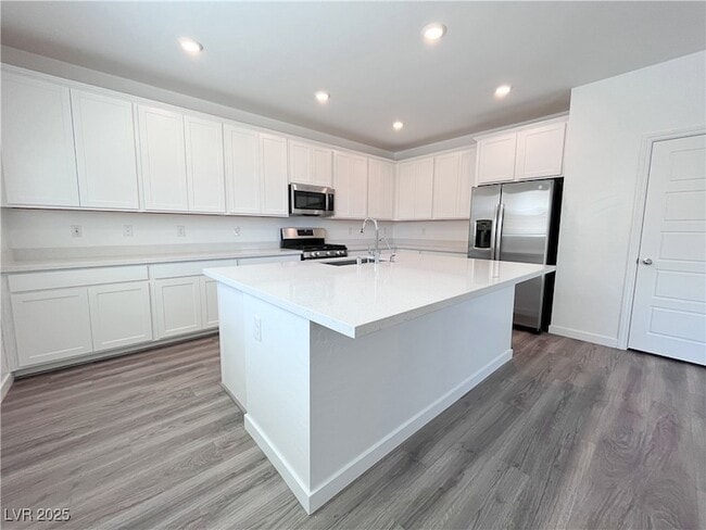 Building Photo - 2942 Gaffer Film St