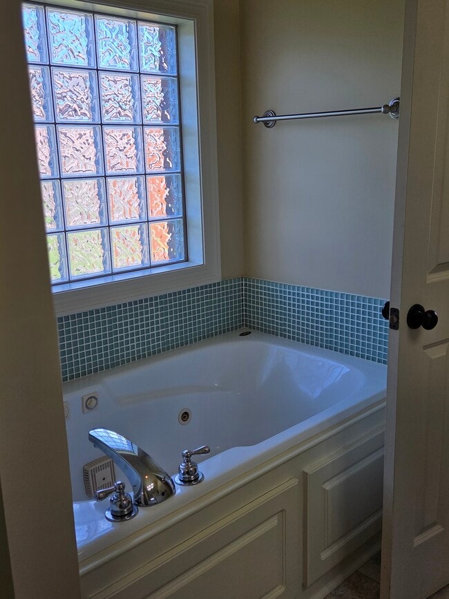 Building Photo - 462 Pinebrook Cir