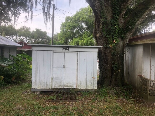 Building Photo - SPACIOUS 1br/1ba Zephyrhills Home, HUGE YA...