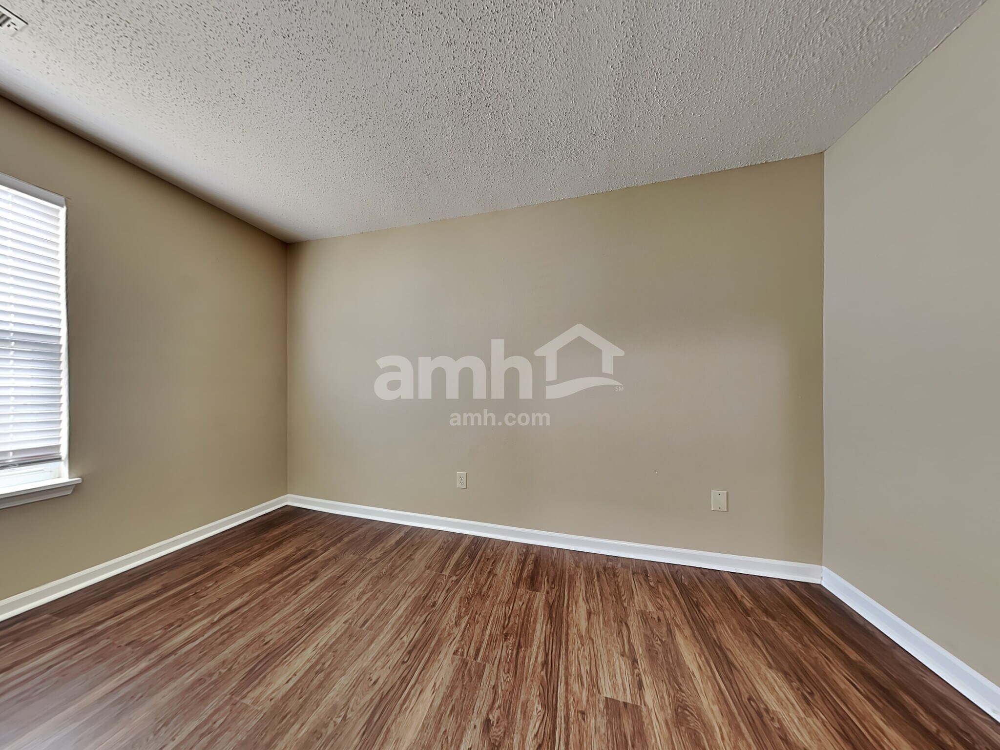 Building Photo - 15260 Fawn Meadow Dr