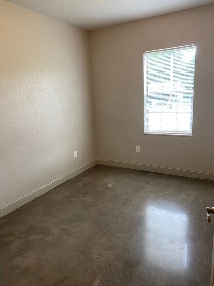 Building Photo - 217 Beta Dr