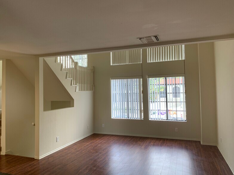 Building Photo - 2307 N Cahuenga Blvd