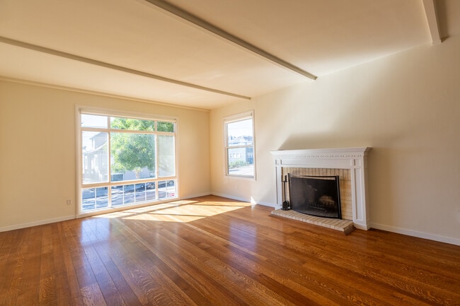 Building Photo - 1030 Ulloa St