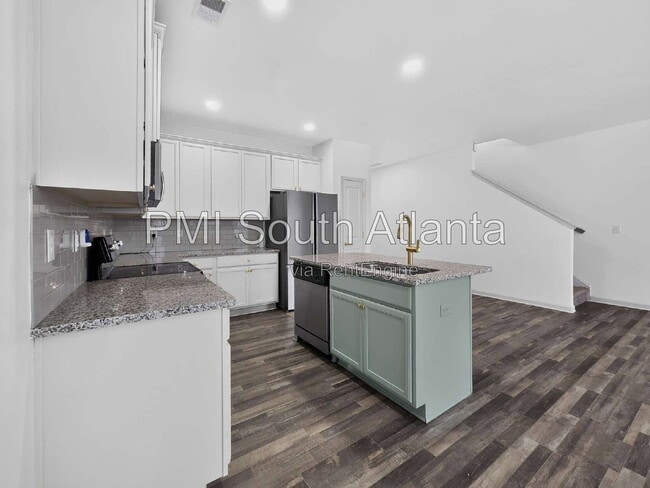 Building Photo - 4925 Lower Elm St