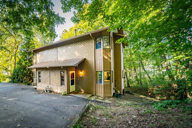 Primary Photo - 305 Piney Mountain Dr