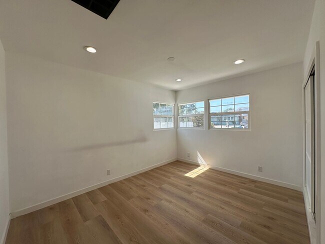 Building Photo - Beautiful Single story 4 Bedrooms 2 Baths ...