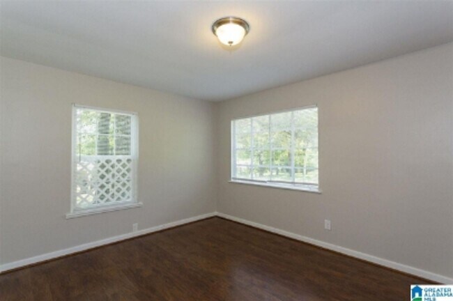 Building Photo - Flexible 3BR/2BA or 2BR + Den Home