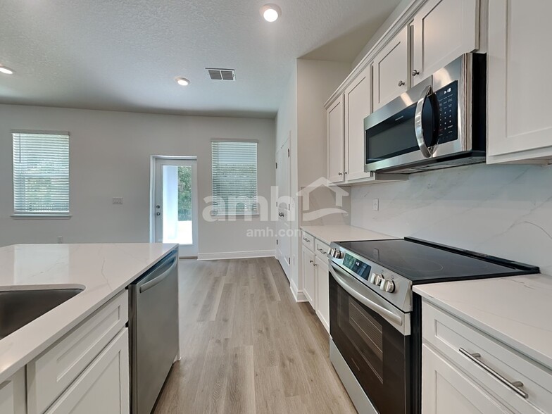 Building Photo - 6649 Atlantic Bch Ave