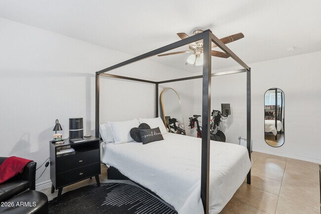 Building Photo - 2015 E Southern Ave