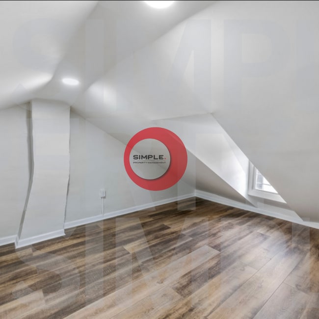 Building Photo - 4 Bedroom / 1 bathroom house