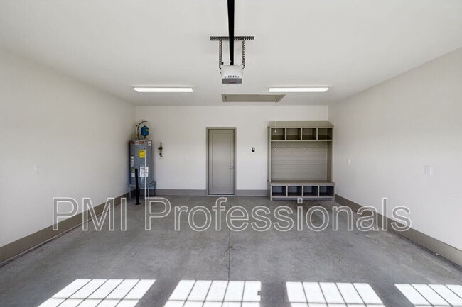 Building Photo - 3407 John Richards Dr