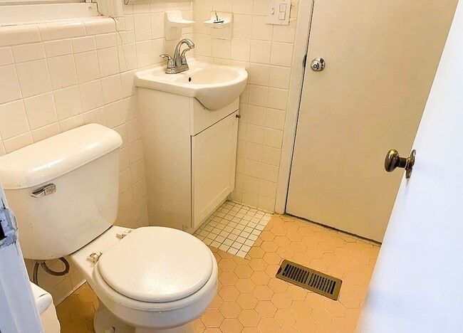 Building Photo - 3 Bed 2 Bath in Jville!