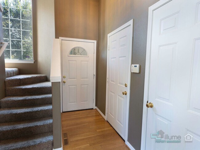 Building Photo - West Linn Single Family 3 Bd/2.5 Bth w/ Ba...